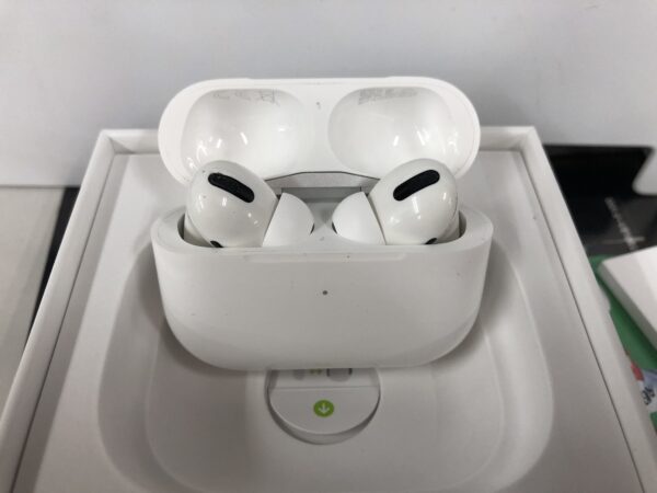 アップル Apple AirPods Pro エアーポッズプロ ワイヤレスヘッドフォン MWP22J/A をお買取りさせて頂きました!! - リサイクルマートは現在冷蔵庫の買取、家具の買取強化中です！お気軽にお問い合わせください。