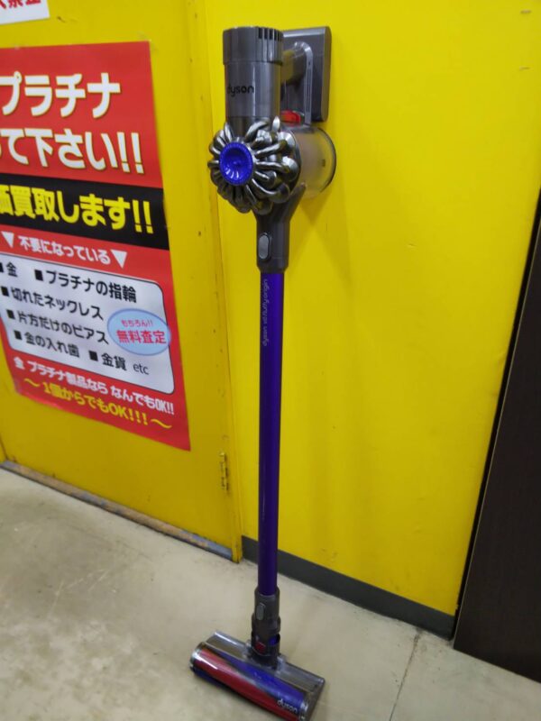 【dyson V6 fluffy origin コードレスクリーナー 充電式 ダイソン ハンディ】をお買い取りいたしました！！ - リサイクルマートは現在冷蔵庫の買取、家具の買取強化中です！お気軽にお問い合わせください。