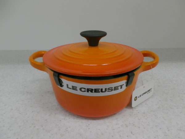 【 LE CREUSET ルクルーゼ ココット ロンド 16cm 両手鍋 未使用品  】を お買取致しました☆ - リサイクルマートは現在冷蔵庫の買取、家具の買取強化中です！お気軽にお問い合わせください。