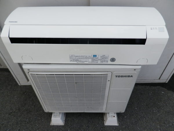 【東芝 TOUSIBA 2.2kw エアコン 2015年式 RAS-2214M ルームエアコン 】をお買取り致しました☆【 福岡 リサイクルショップ エアコン買取 】 - リサイクルマートは現在冷蔵庫の買取、家具の買取強化中です！お気軽にお問い合わせください。