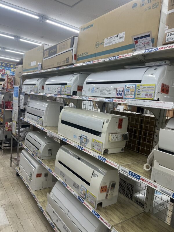 新品エアコンが続々入荷しています。新品エアコンはいかがでしょうか？