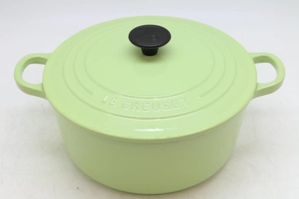 【 LE CREUSET/ルクルーゼ 両手鍋 22cm グリーン ココットロンド】をお買取致しました!! - リサイクルマートは現在冷蔵庫の買取、家具の買取強化中です！お気軽にお問い合わせください。