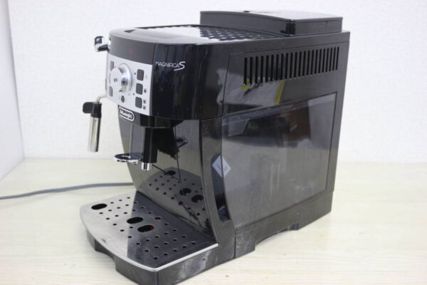 【デロンギ DeLonghi 全自動コーヒーメーカー マグニフィカ S コンパクト ECAM22112B エスプレッソマシン 全自動コーヒーマシン】買取致しました！ - リサイクルマートは現在冷蔵庫の買取、家具の買取強化中です！お気軽にお問い合わせください。