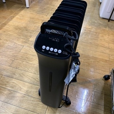 スマホ/家電/カメラアイリスオーヤマ　ウェーブ型　オイルヒーター　2019年製